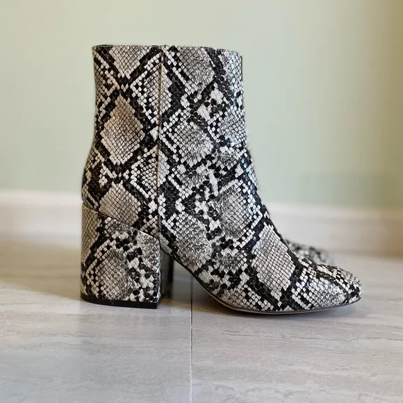 Lulu’s Ottava Black & White Snake Booties - Picture 3 of 3